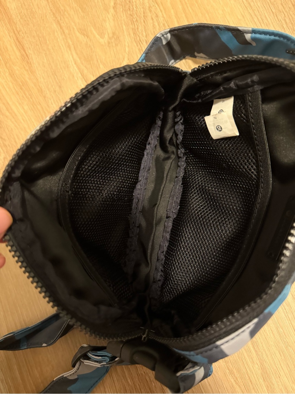 Lululemon Everywhere Belt Bag 1L - Picture 6 of 8